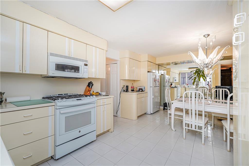 167 Bay 32nd Street Gravesend Brooklyn NY 11214