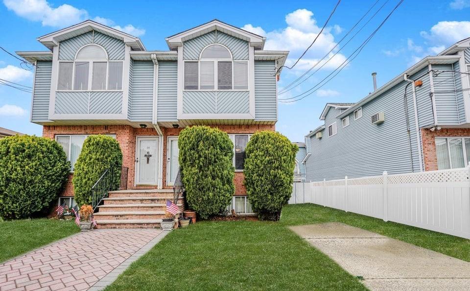32 Kelly Boulevard Heartland Village Staten Island NY 10314
