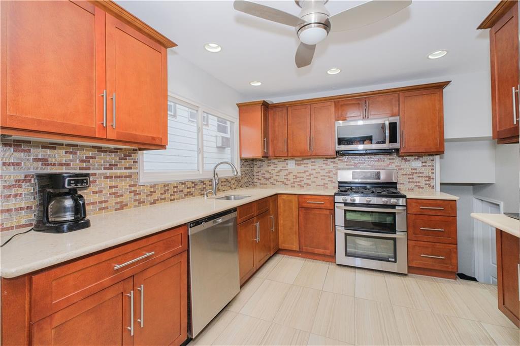 10524 Flatlands 6th Street Canarsie Brooklyn NY 11236