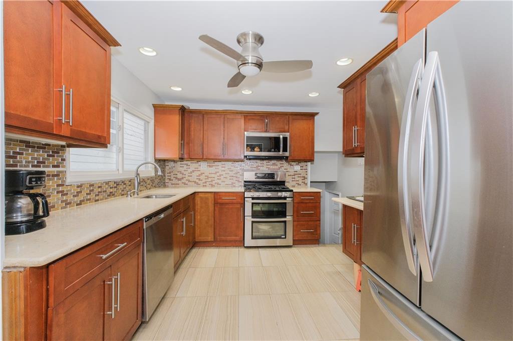 10524 Flatlands 6th Street Canarsie Brooklyn NY 11236