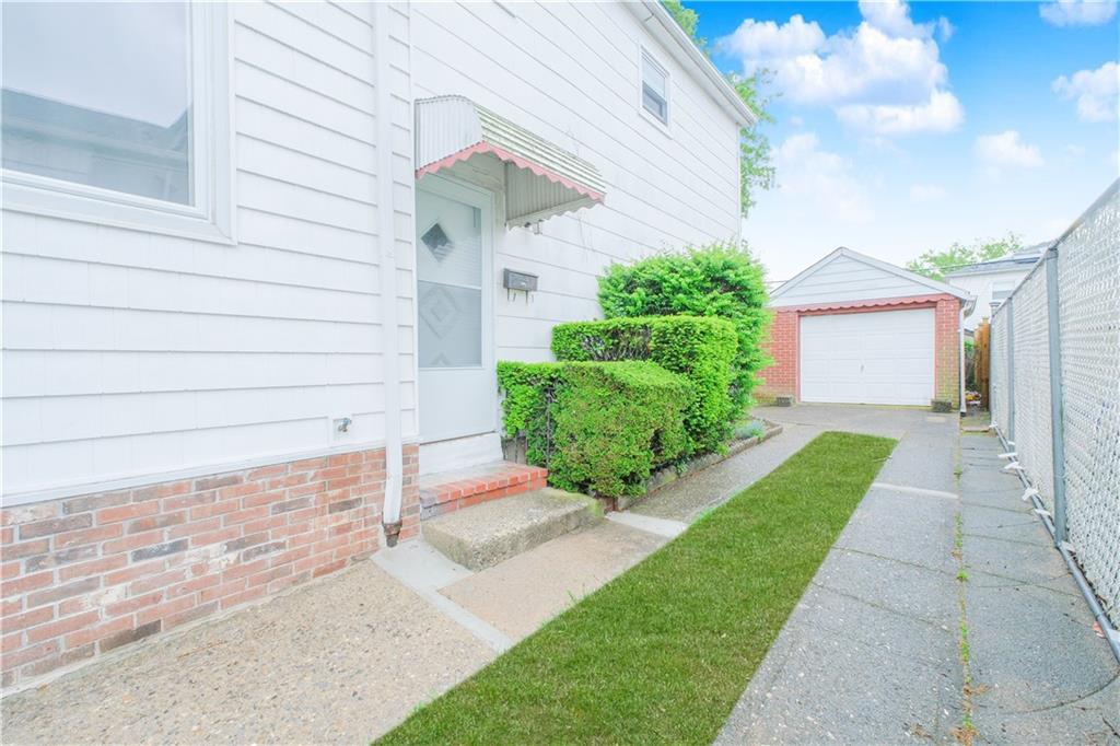 10524 Flatlands 6th Street Canarsie Brooklyn NY 11236