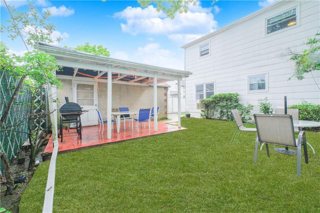 10524 Flatlands 6th Street Canarsie Brooklyn NY 11236
