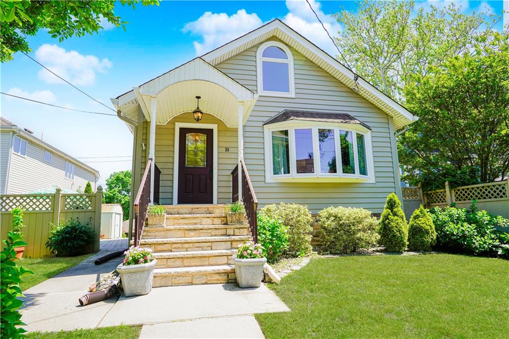 39 Summit Avenue Oakwood Staten Island NY 10306