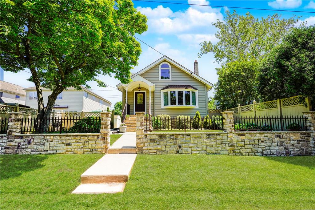 39 Summit Avenue Oakwood Staten Island NY 10306