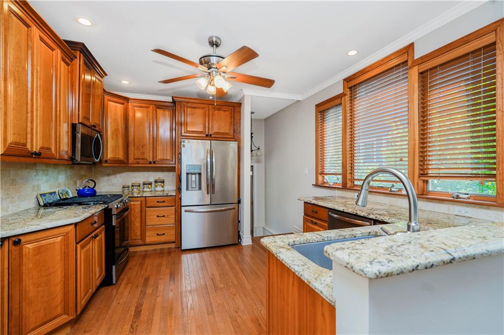 39 Summit Avenue Oakwood Staten Island NY 10306