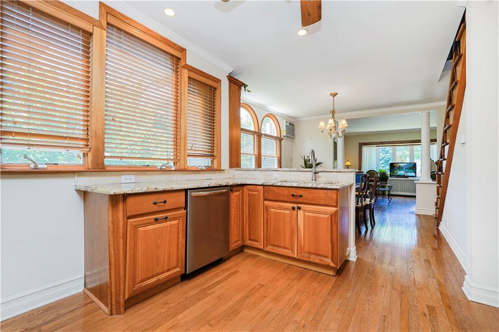 39 Summit Avenue Oakwood Staten Island NY 10306