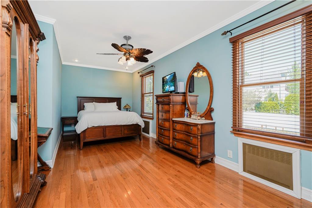 39 Summit Avenue Oakwood Staten Island NY 10306