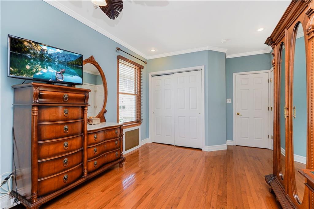 39 Summit Avenue Oakwood Staten Island NY 10306
