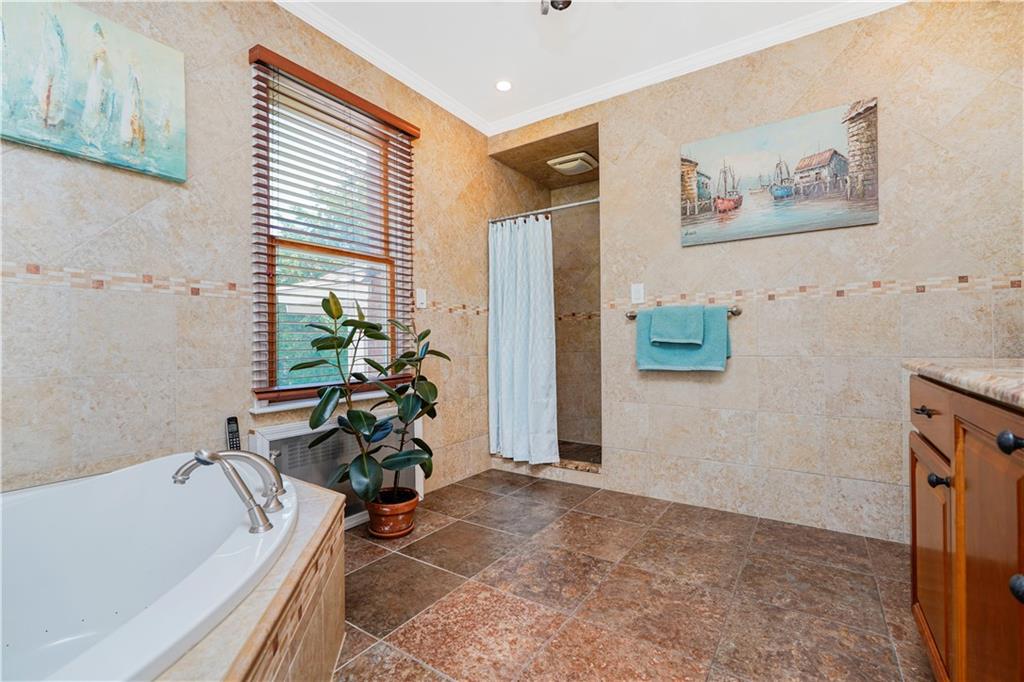 39 Summit Avenue Oakwood Staten Island NY 10306