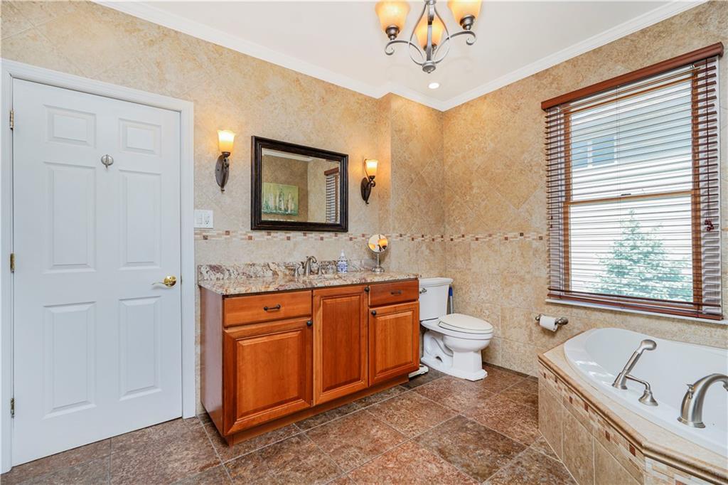 39 Summit Avenue Oakwood Staten Island NY 10306
