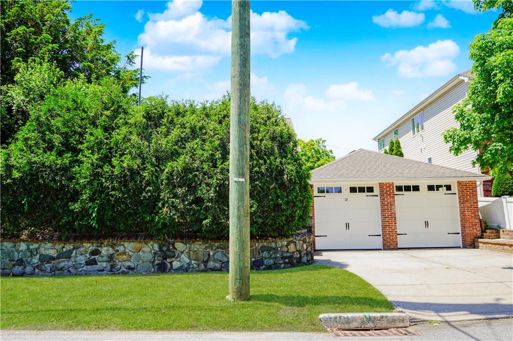 39 Summit Avenue Oakwood Staten Island NY 10306