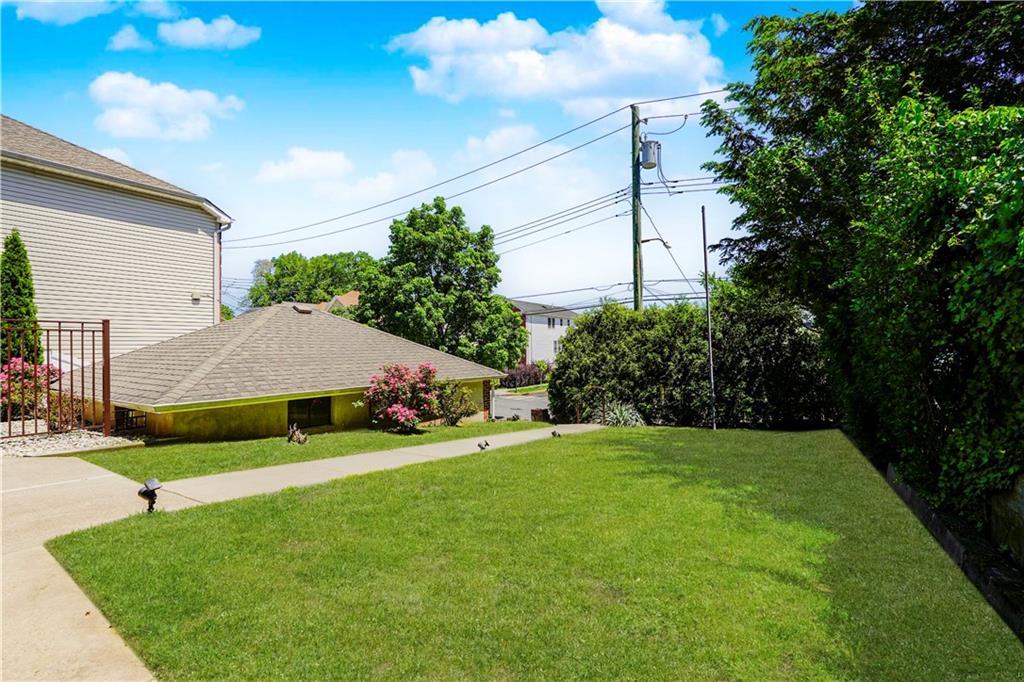 39 Summit Avenue Oakwood Staten Island NY 10306