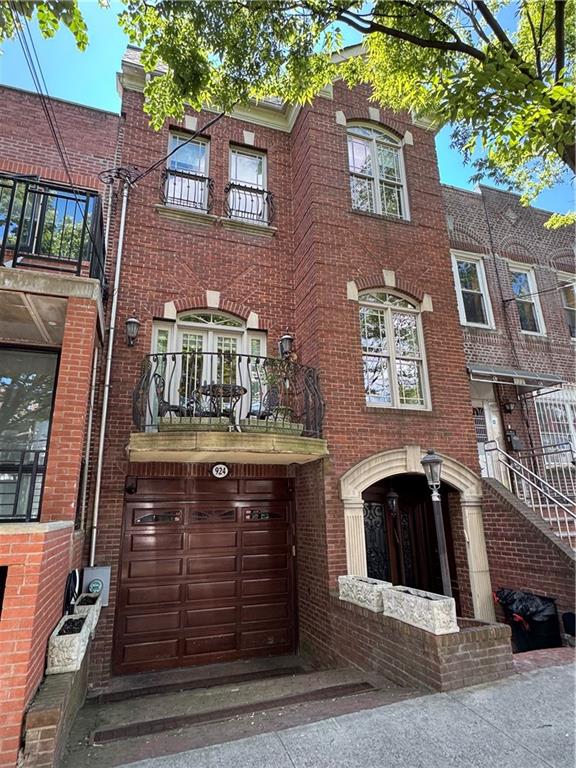 924 51st Street Borough Park Brooklyn NY 11219