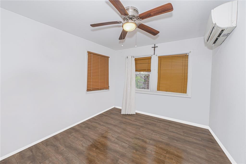 47 Center Place Oakwood Staten Island NY 10306