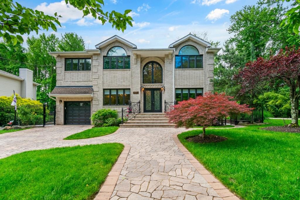 476 Hargold Avenue Pleasant Plains Staten Island NY 10309