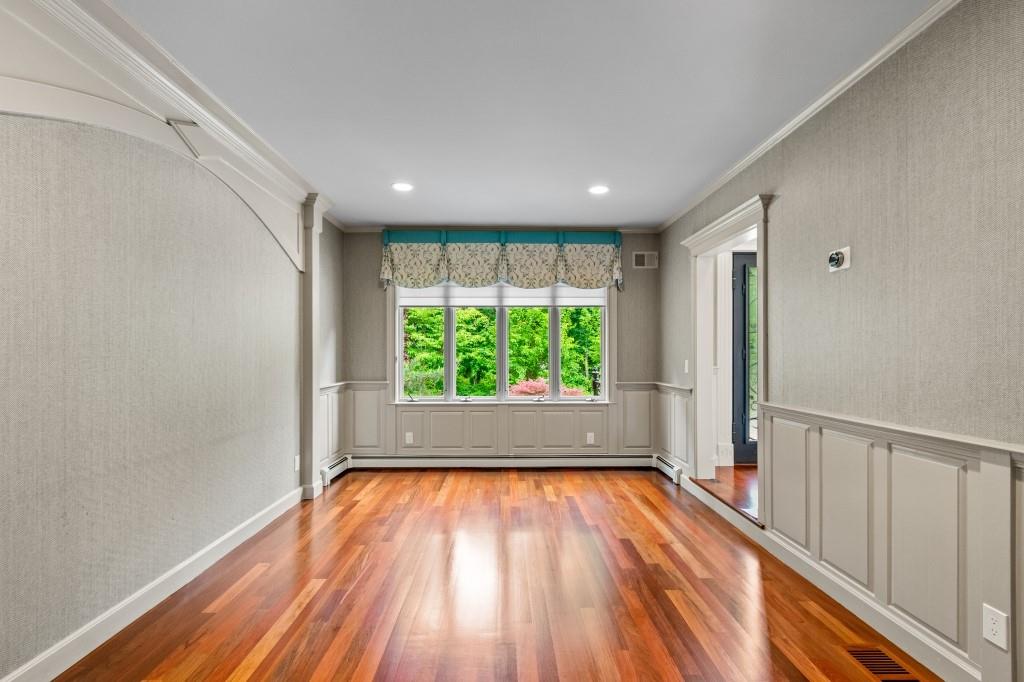 476 Hargold Avenue Pleasant Plains Staten Island NY 10309