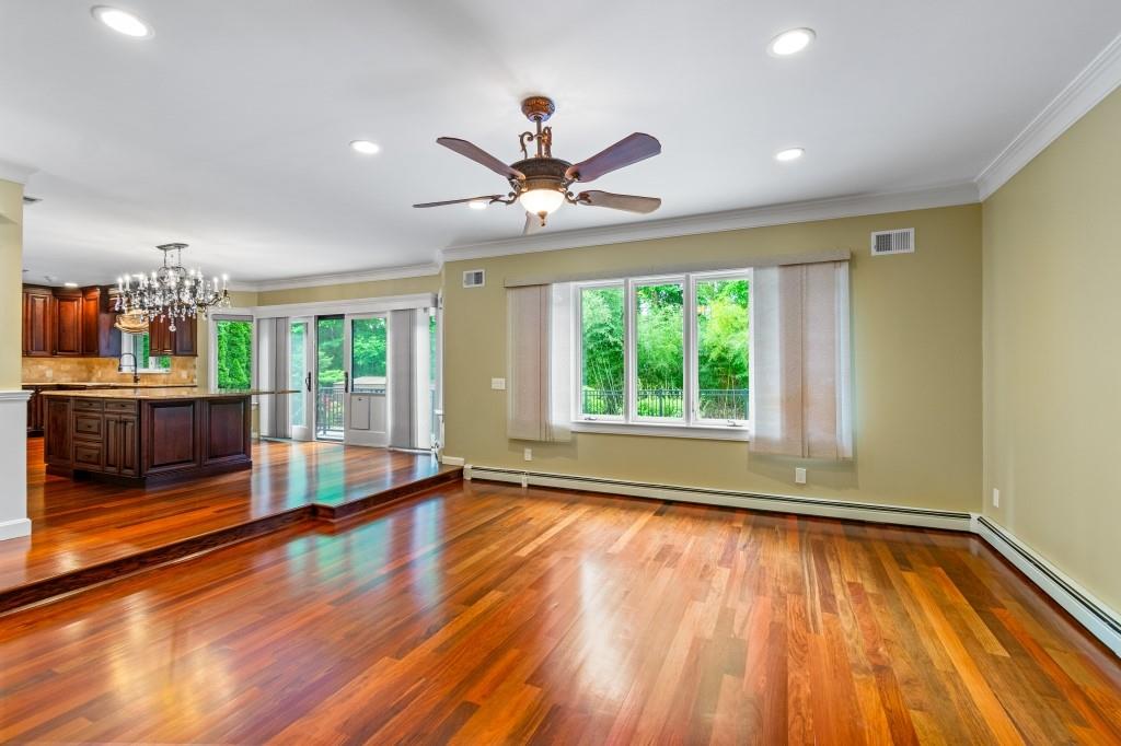 476 Hargold Avenue Pleasant Plains Staten Island NY 10309