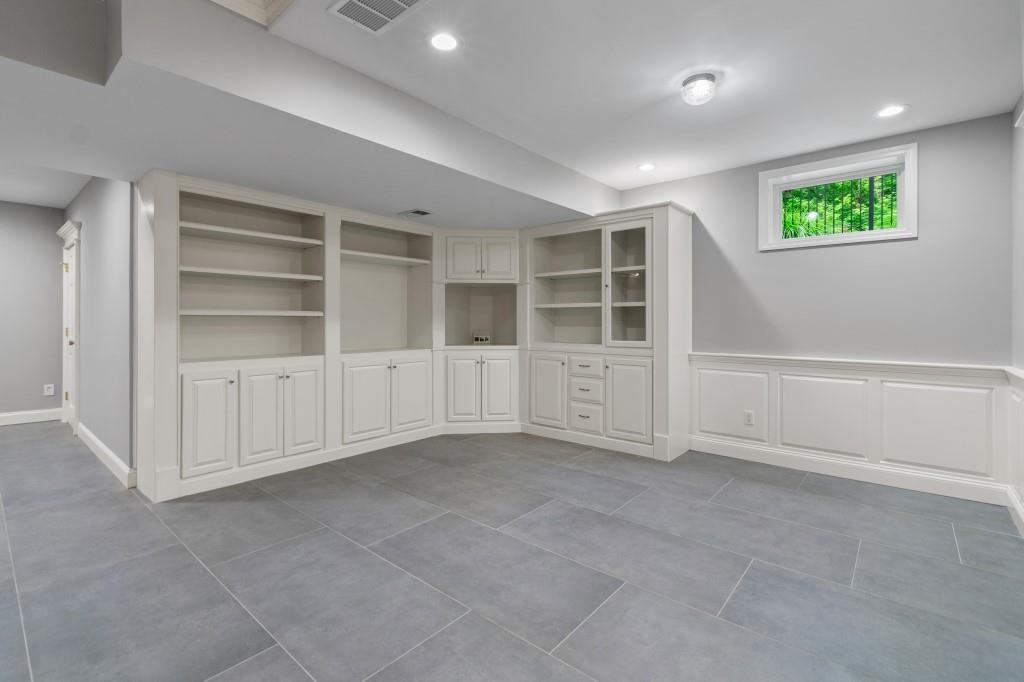 476 Hargold Avenue Pleasant Plains Staten Island NY 10309