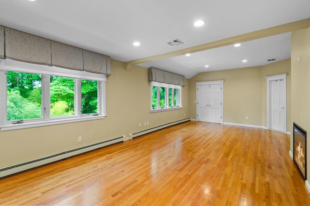 476 Hargold Avenue Pleasant Plains Staten Island NY 10309