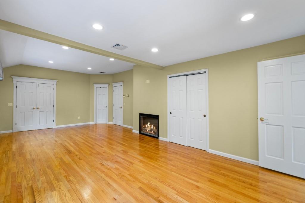 476 Hargold Avenue Pleasant Plains Staten Island NY 10309