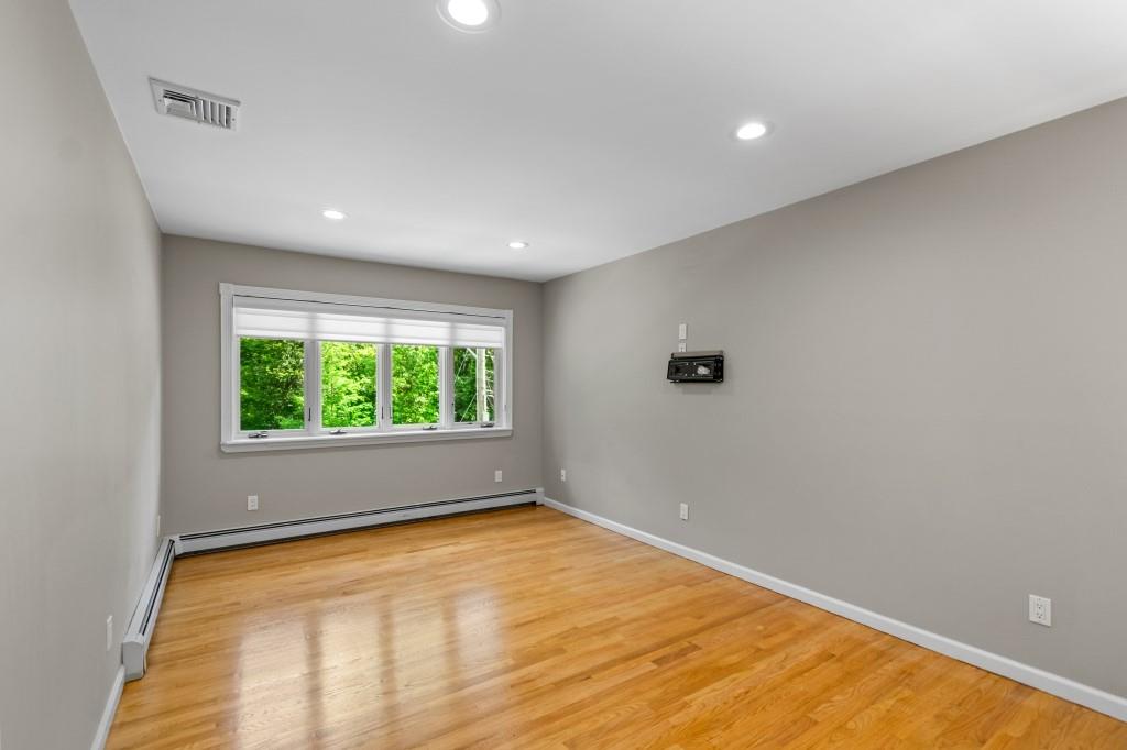 476 Hargold Avenue Pleasant Plains Staten Island NY 10309