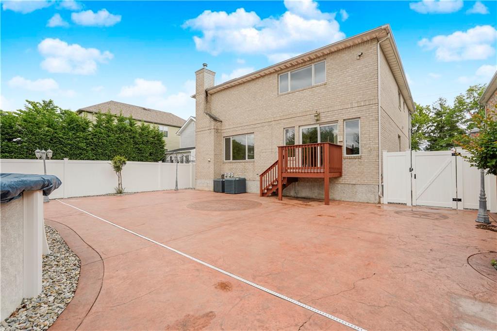 30 Carlton Court Huguenot Staten Island NY 10312
