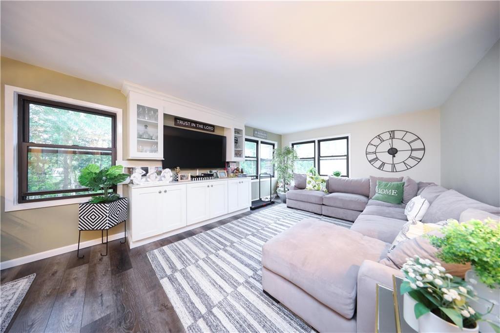 1100 Clove Road Staten Island NY 10301