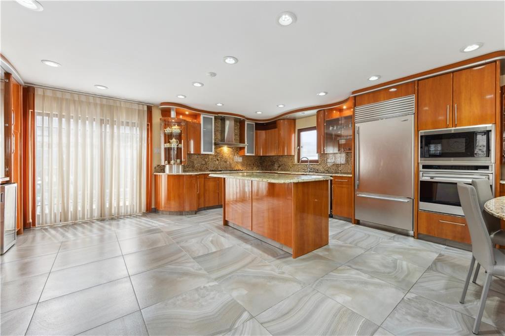 162 Norfolk Street Manhattan Beach Brooklyn NY 11235