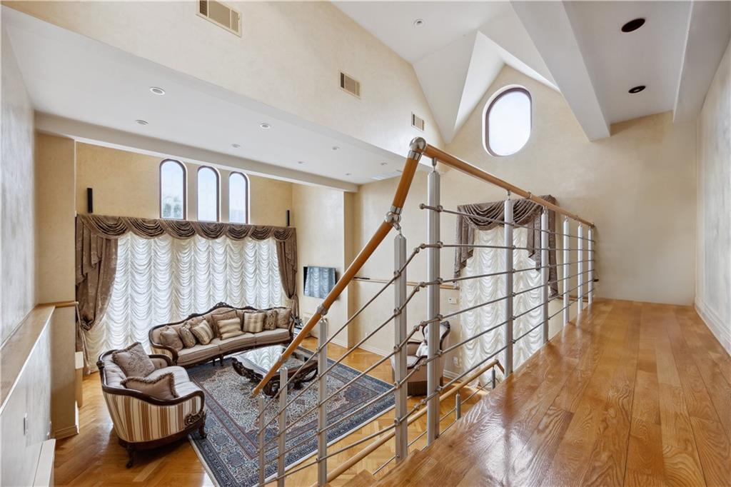 162 Norfolk Street Manhattan Beach Brooklyn NY 11235
