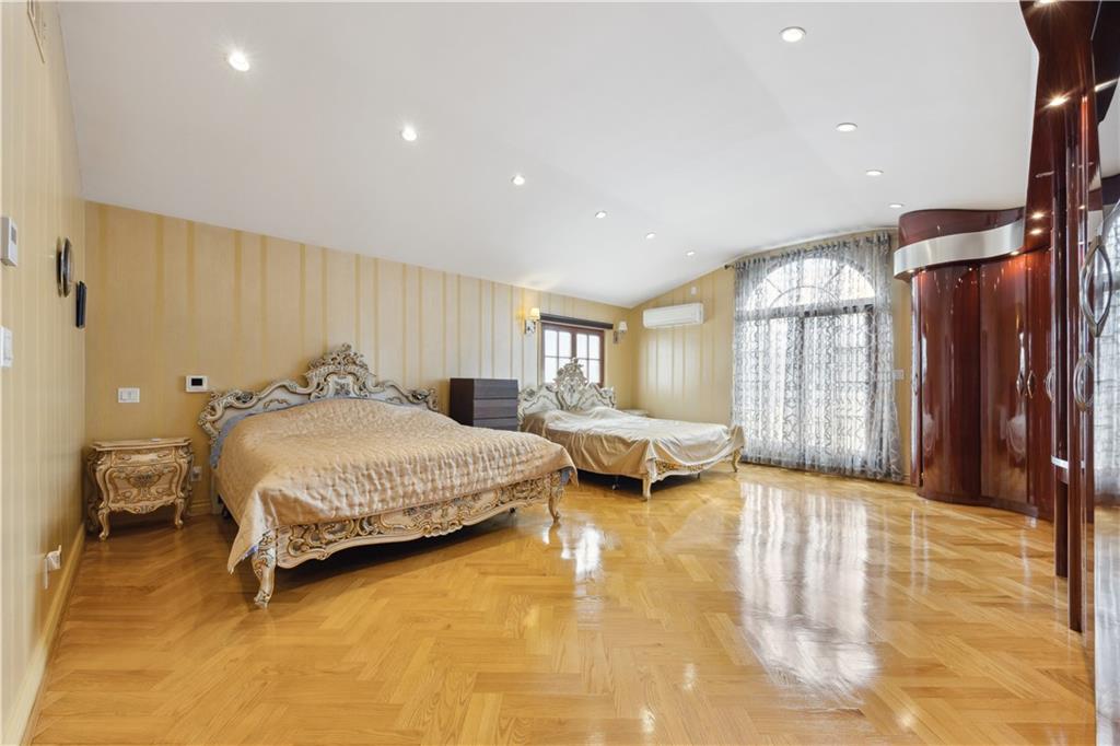 162 Norfolk Street Manhattan Beach Brooklyn NY 11235
