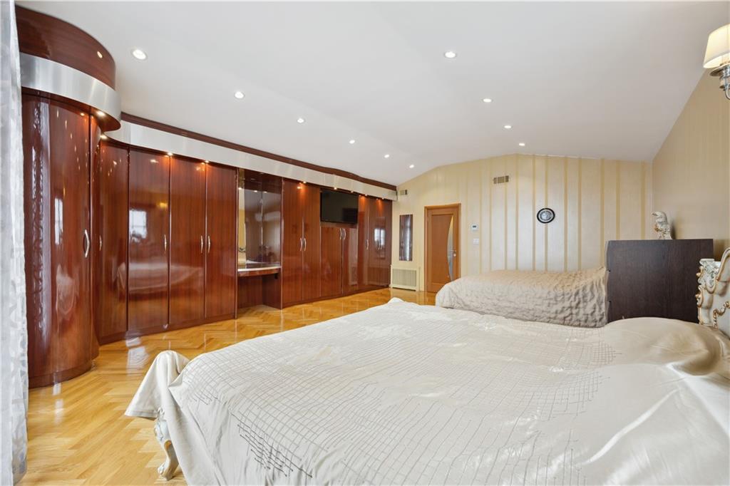 162 Norfolk Street Manhattan Beach Brooklyn NY 11235