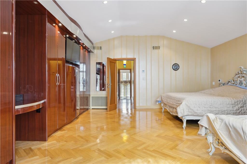162 Norfolk Street Manhattan Beach Brooklyn NY 11235
