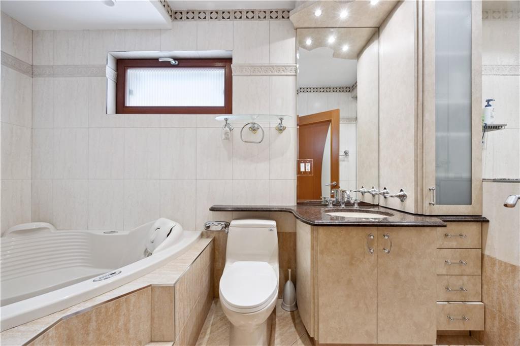 162 Norfolk Street Manhattan Beach Brooklyn NY 11235