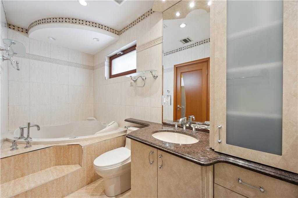 162 Norfolk Street Manhattan Beach Brooklyn NY 11235