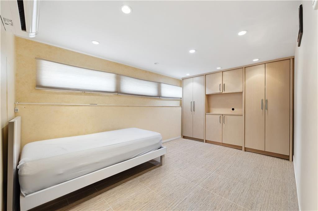 162 Norfolk Street Manhattan Beach Brooklyn NY 11235