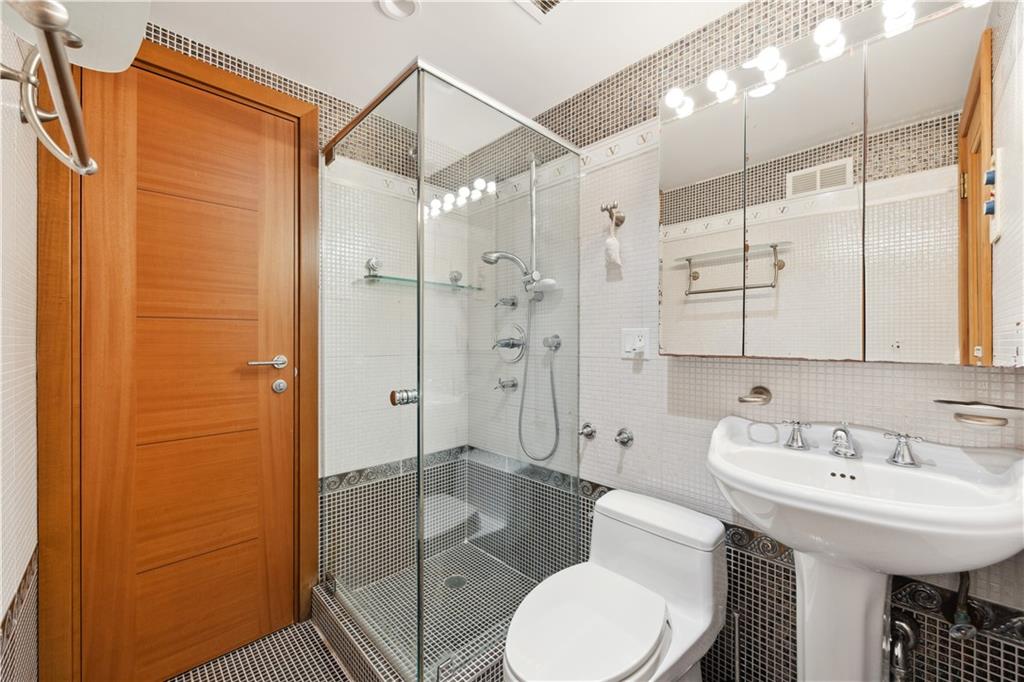 162 Norfolk Street Manhattan Beach Brooklyn NY 11235