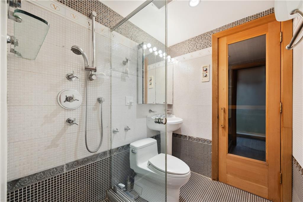 162 Norfolk Street Manhattan Beach Brooklyn NY 11235