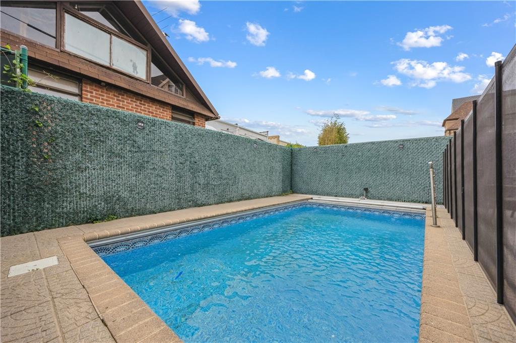 162 Norfolk Street Manhattan Beach Brooklyn NY 11235