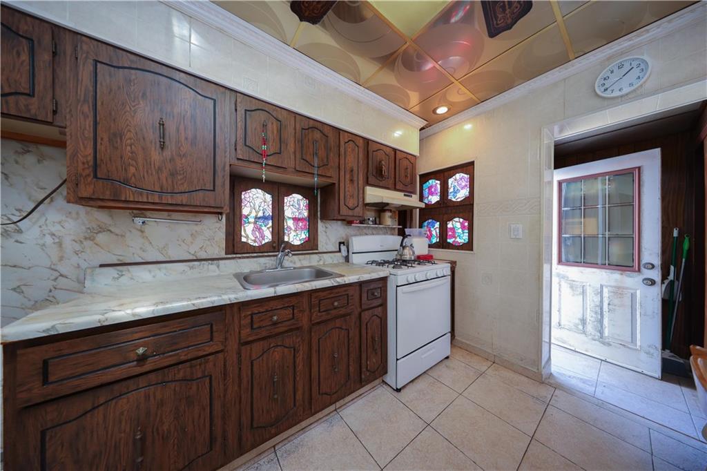 8669 15th Avenue Dyker Heights Brooklyn NY 11228