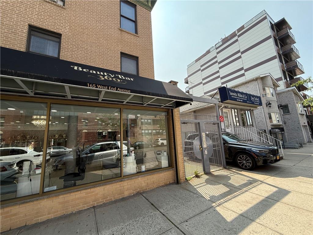 165 West End Avenue Manhattan Beach Brooklyn NY 11235