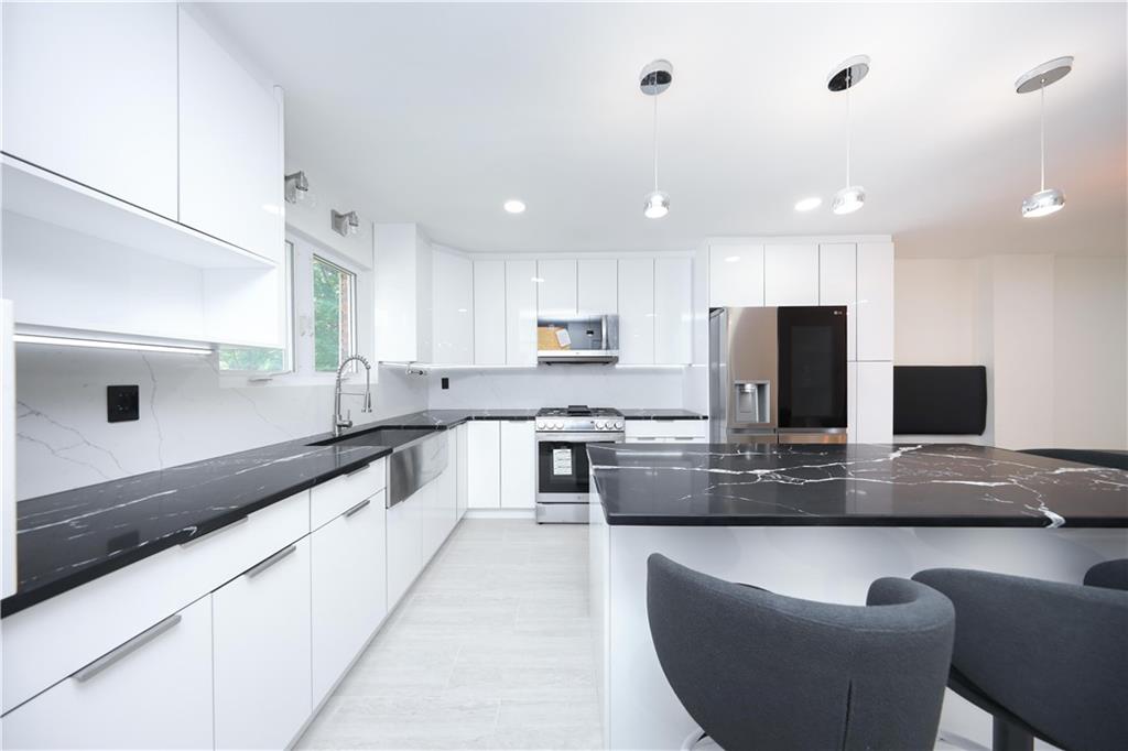 542 Golfview Court New Springville Staten Island NY 10314
