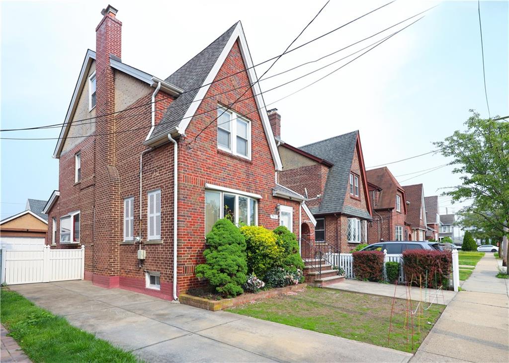 95-15 243rd Street Floral Park Floral Park NY 11001