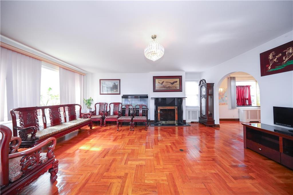 95-15 243rd Street Floral Park Floral Park NY 11001