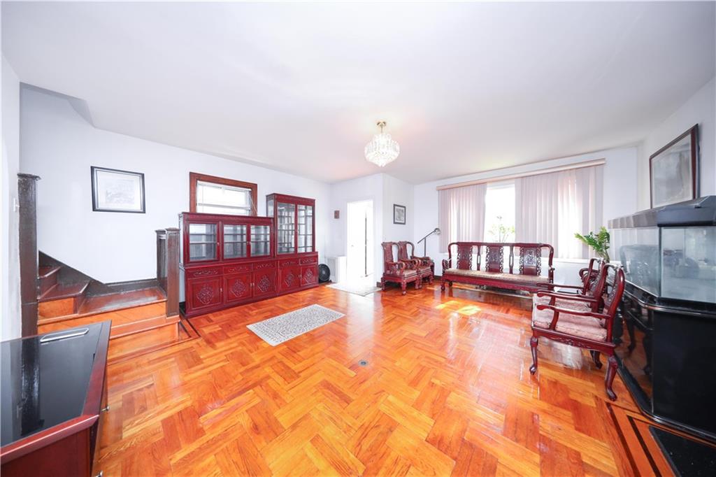 95-15 243rd Street Floral Park Floral Park NY 11001