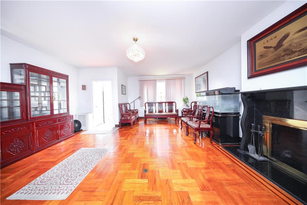 95-15 243rd Street Floral Park Floral Park NY 11001