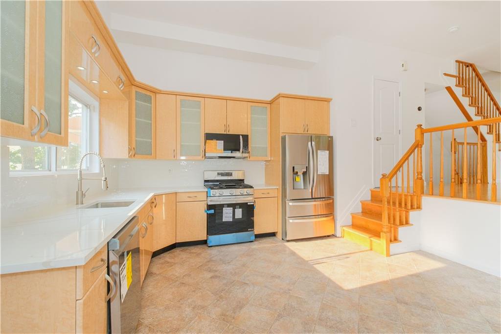 24 Ostrich Court Rossville Staten Island NY 10309