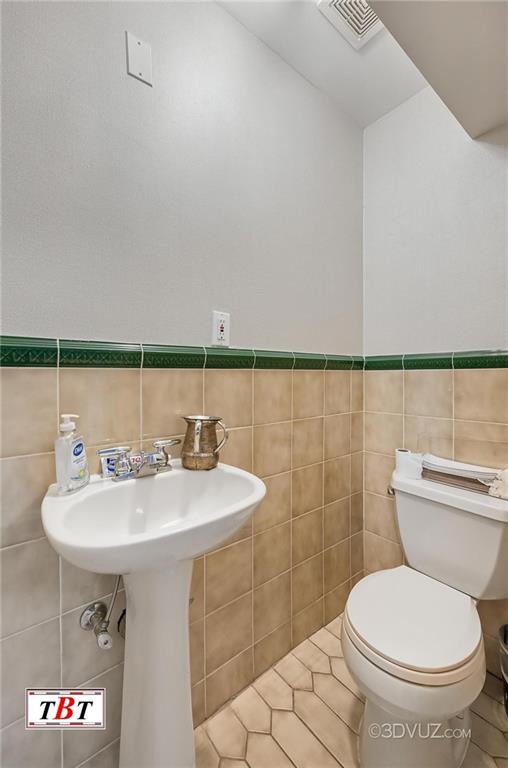 995 East 21st Street Midwood Brooklyn NY 11210