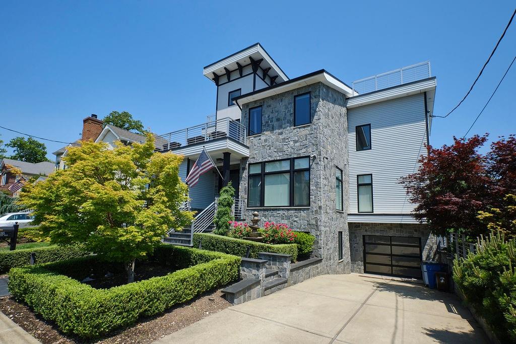 185 Radcliff Road Grasmere Staten Island NY 10305
