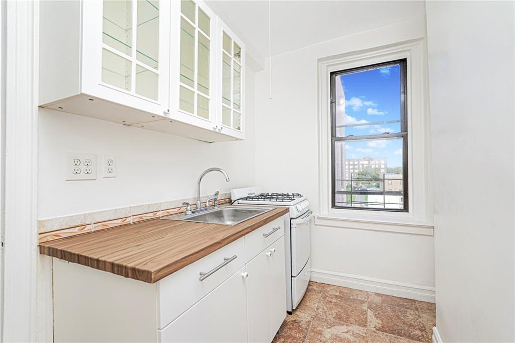 9524 Fort Hamilton Parkway Bay Ridge Brooklyn NY 11209