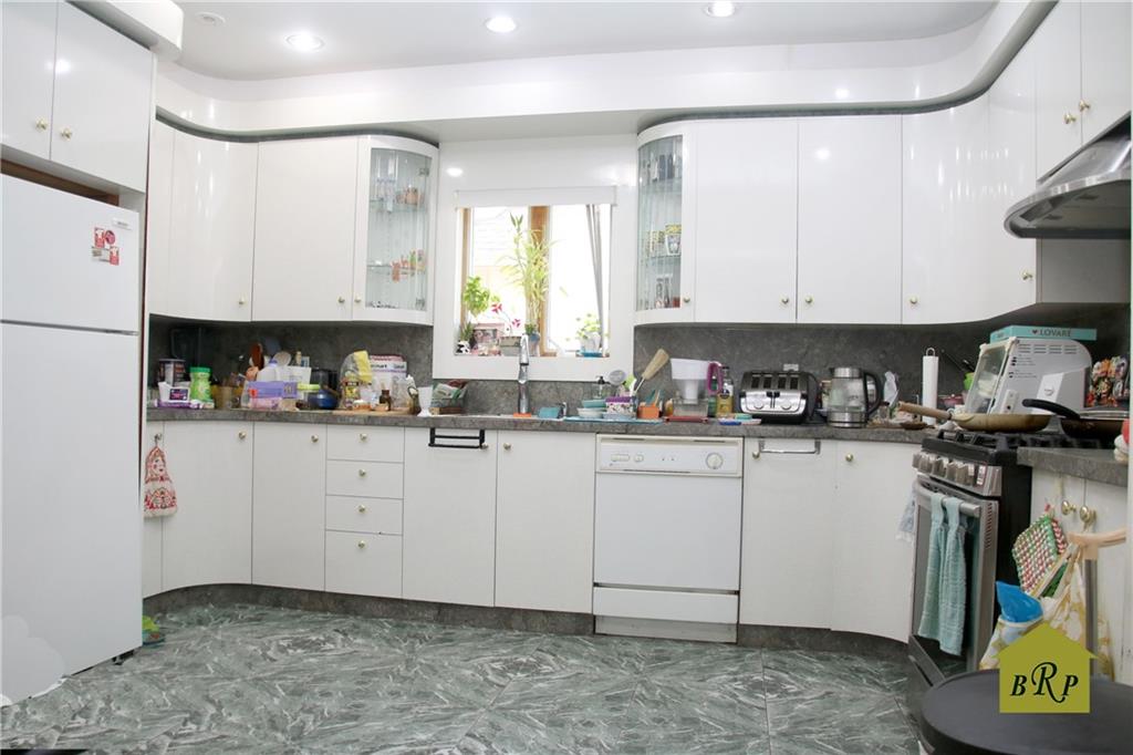 59 Bay 29th Street Bensonhurst Brooklyn NY 11214
